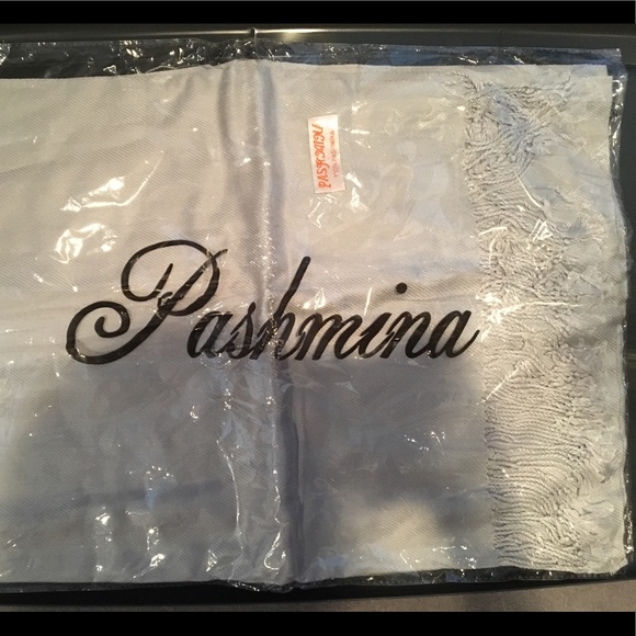 NWT Grey Pashmina - Picture 4 of 6